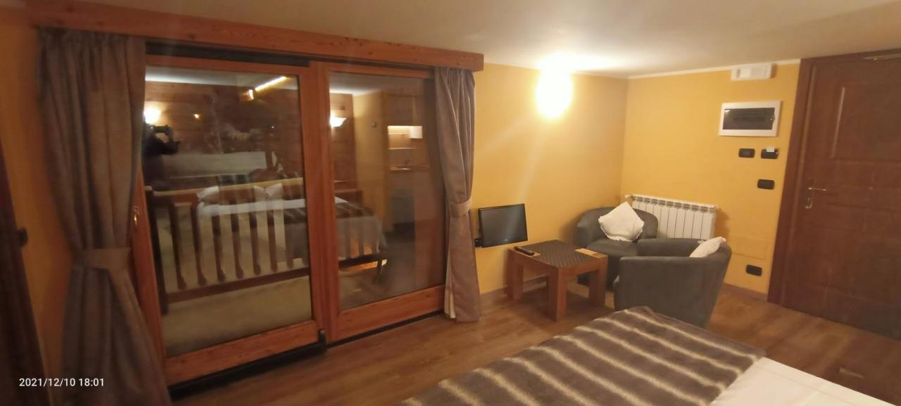 Chalet Alpina Hotel & Apartments La Thuile Exterior foto