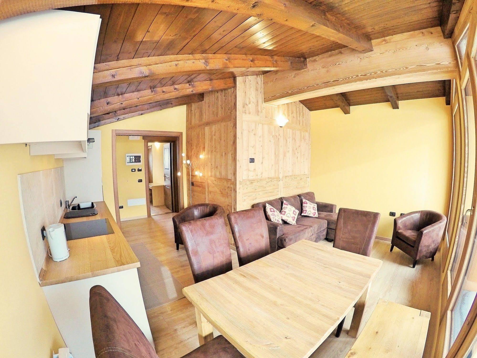 Chalet Alpina Hotel & Apartments La Thuile Exterior foto