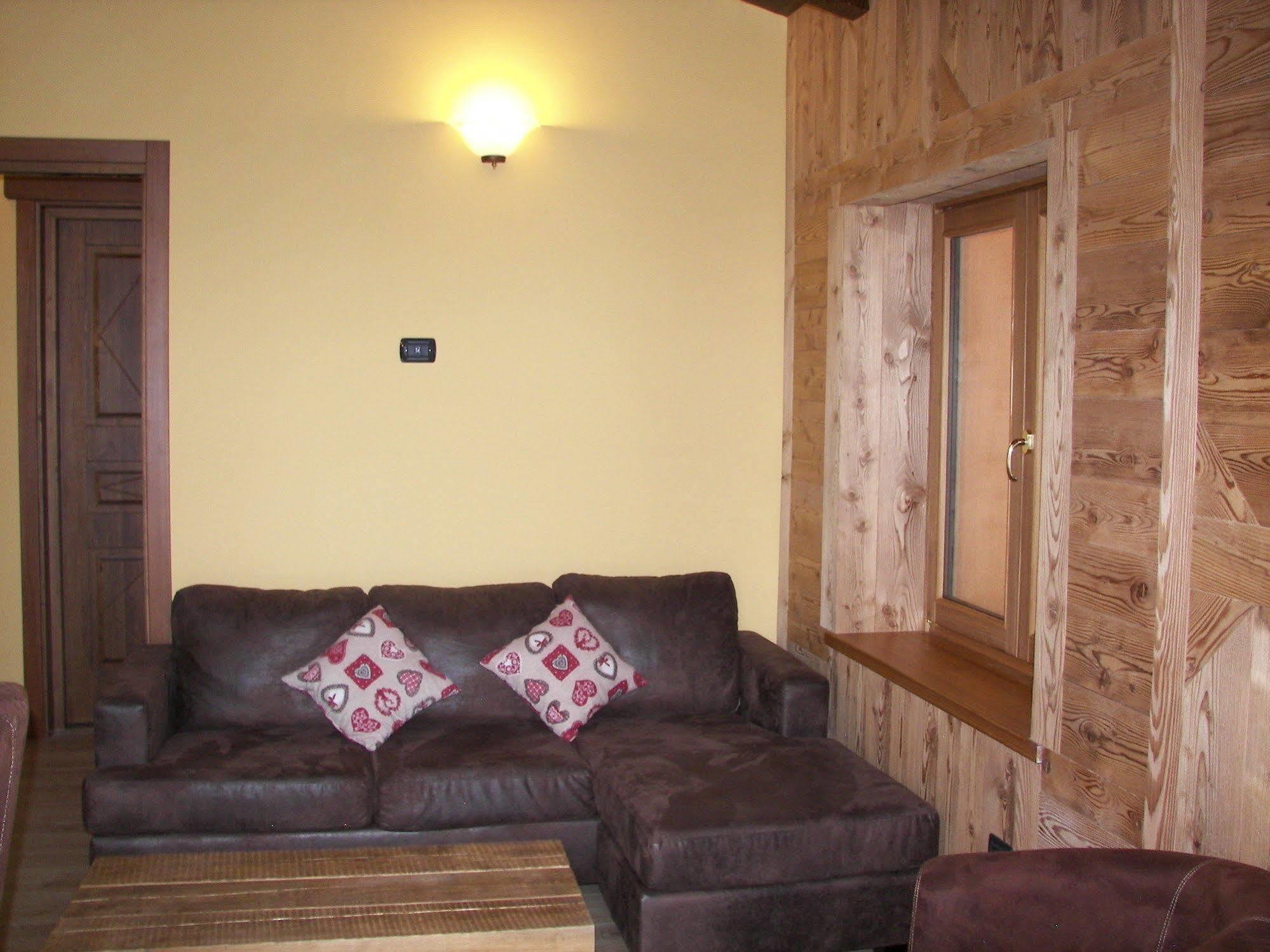 Chalet Alpina Hotel & Apartments La Thuile Exterior foto